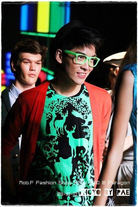 อวบอ้วน เดินแบบ[Mob.F] BIFW 2010 @siam paragon
