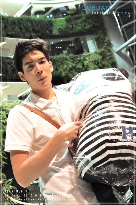 อวบอ้วน เดินแบบ[Mob.F] BIFW 2010 @siam paragon