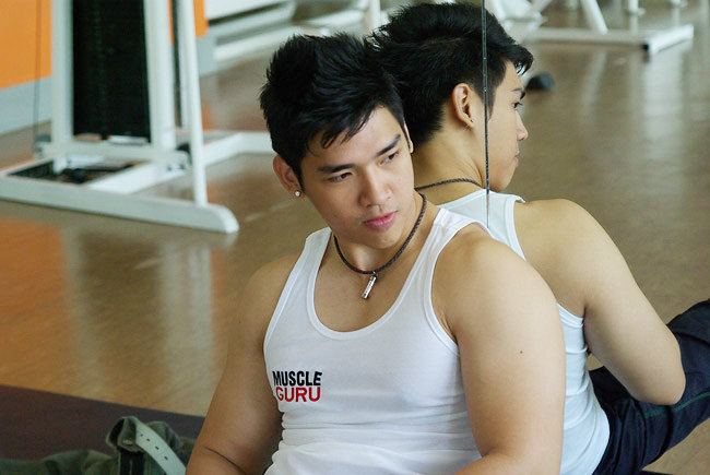 หนุ่มเล่นกล้ามไทยหล่อๆ