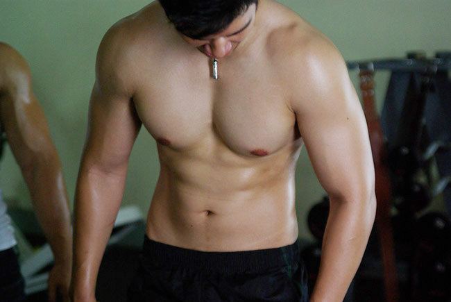 หนุ่มเล่นกล้ามไทยหล่อๆ