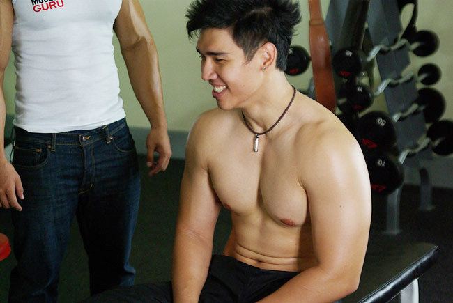 หนุ่มเล่นกล้ามไทยหล่อๆ
