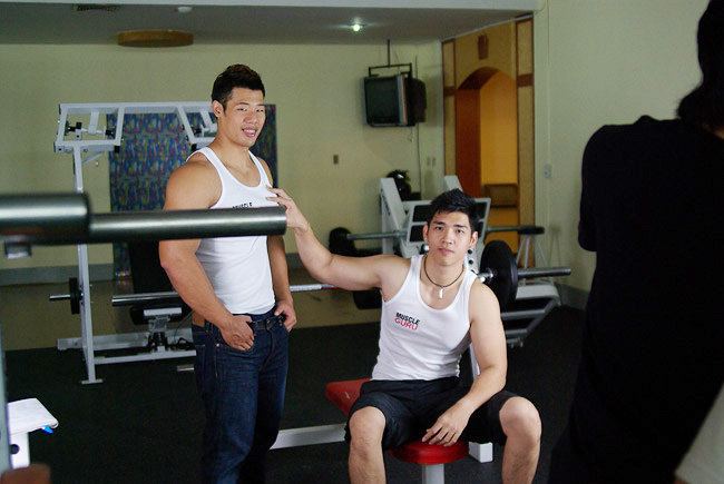 หนุ่มเล่นกล้ามไทยหล่อๆ