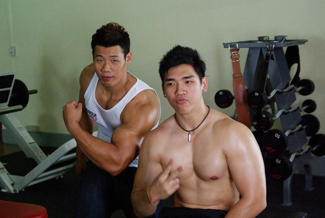 หนุ่มเล่นกล้ามไทยหล่อๆ