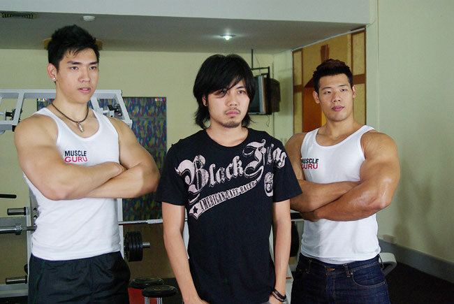 หนุ่มเล่นกล้ามไทยหล่อๆ