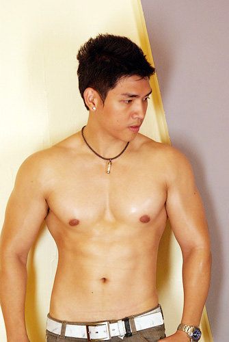 หนุ่มเล่นกล้ามไทยหล่อๆ