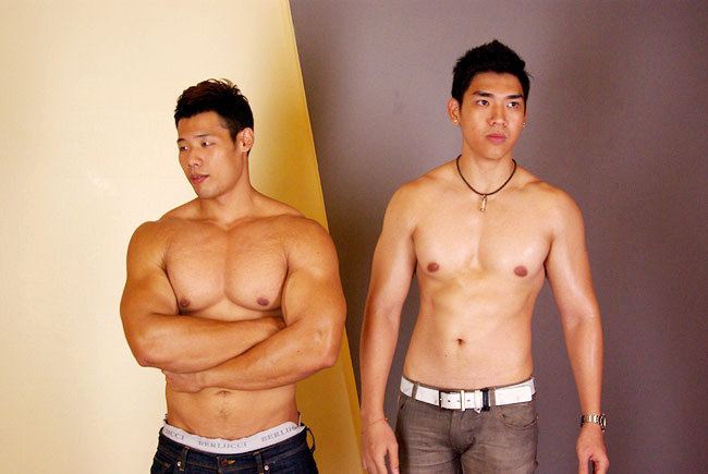 หนุ่มเล่นกล้ามไทยหล่อๆ