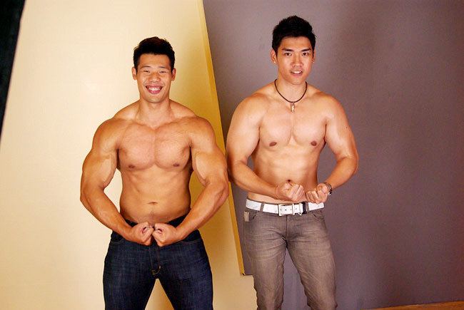 หนุ่มเล่นกล้ามไทยหล่อๆ