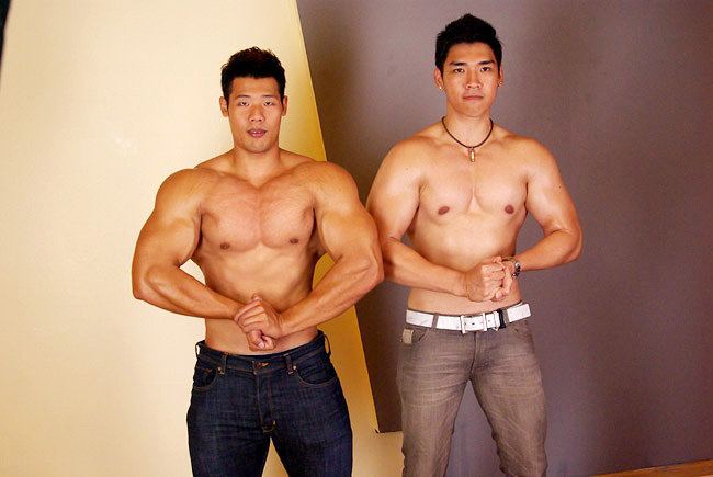 หนุ่มเล่นกล้ามไทยหล่อๆ