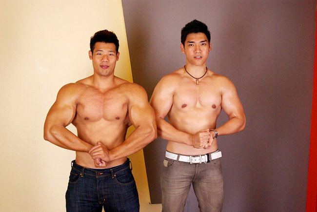 หนุ่มเล่นกล้ามไทยหล่อๆ