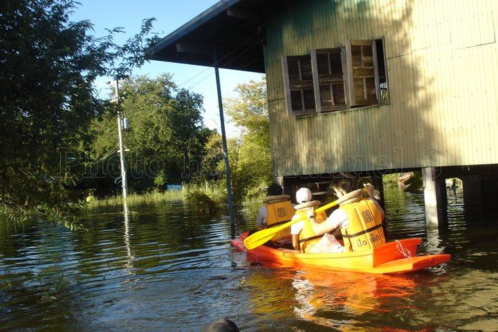 ป๋อ-อั้ม-เบนซ์-อาร์ต ลงพื้นที่ช่วยภัยน้ำท่วม