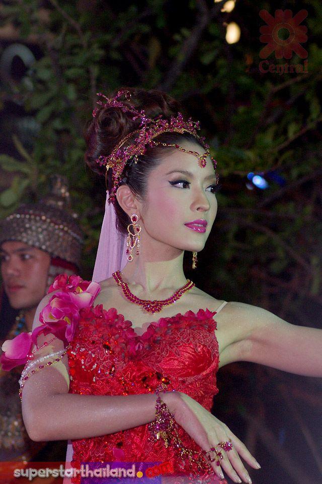 แอฟ ทักษอร งานมหัศจรรย์แห่งพรรณไม้ เฉลิมพระเกียรติครบ 60 ปี พระราชพิธีราชาภิเษกสมรส