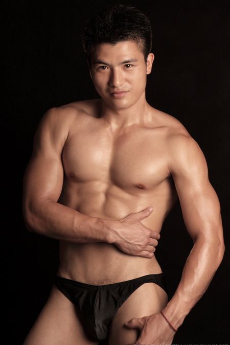 รวามมิตร ตี๋หล่อล่ำ