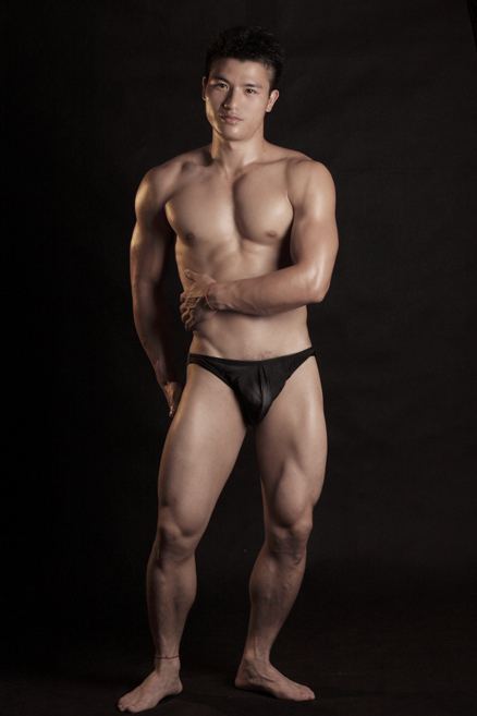 รวามมิตร ตี๋หล่อล่ำ