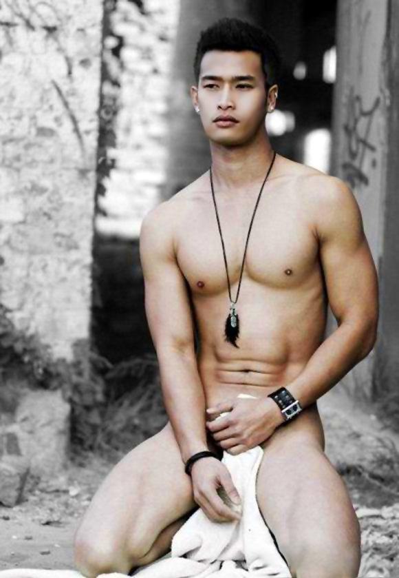 รวามมิตร ตี๋หล่อล่ำ