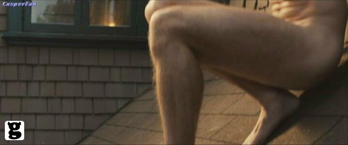 ตกใจ เห็นโค๊กขวดลิตรอะเป่าเนี่ย ฮ่าๆๆJames Marsden naked -- in Death At A Funeral!!!