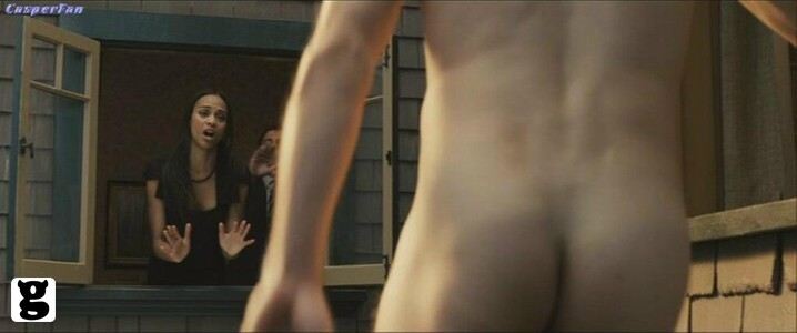 ตกใจ เห็นโค๊กขวดลิตรอะเป่าเนี่ย ฮ่าๆๆJames Marsden naked -- in Death At A Funeral!!!