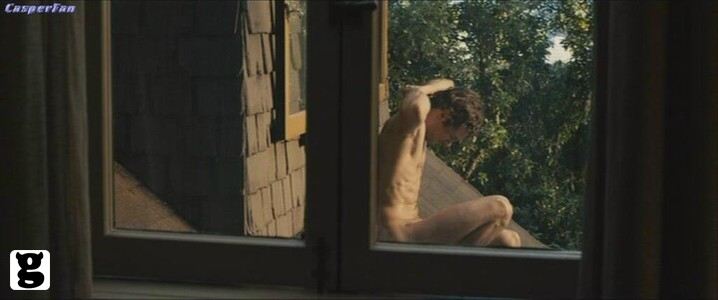 ตกใจ เห็นโค๊กขวดลิตรอะเป่าเนี่ย ฮ่าๆๆJames Marsden naked -- in Death At A Funeral!!!