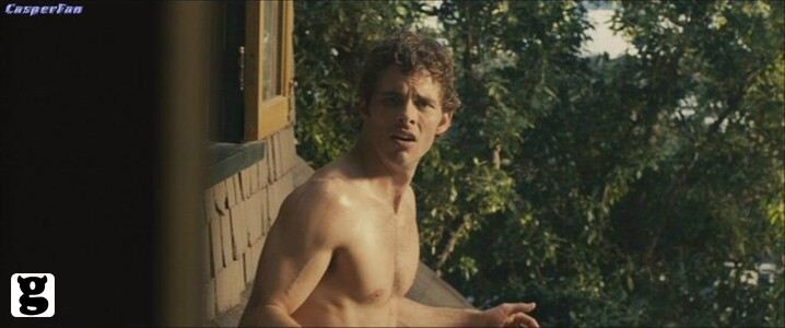 ตกใจ เห็นโค๊กขวดลิตรอะเป่าเนี่ย ฮ่าๆๆJames Marsden naked -- in Death At A Funeral!!!