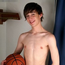 อยู่ว่างๆ มาเล่นบาสกันมั๊ยครับ