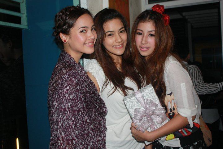 4 สาว สวย สดใส   ว้าว !!!