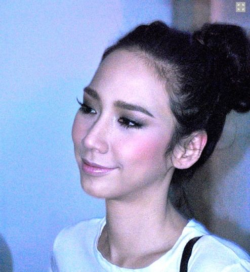 โหวว เลิศ ขีดเส้นใต้ *