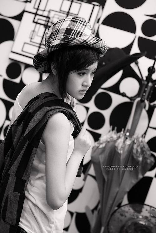 PIC. พิม SWEED ในลุคสาวเปรี้ยว - เท่ !