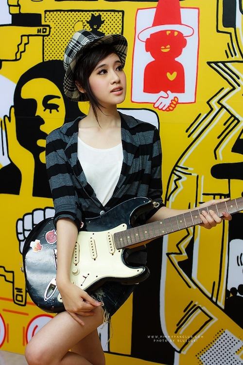 PIC. พิม SWEED ในลุคสาวเปรี้ยว - เท่ !