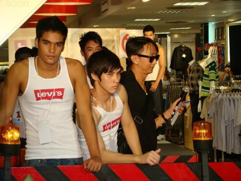 LEVI'S 501 MAN SEARCH - THAILAND (2)