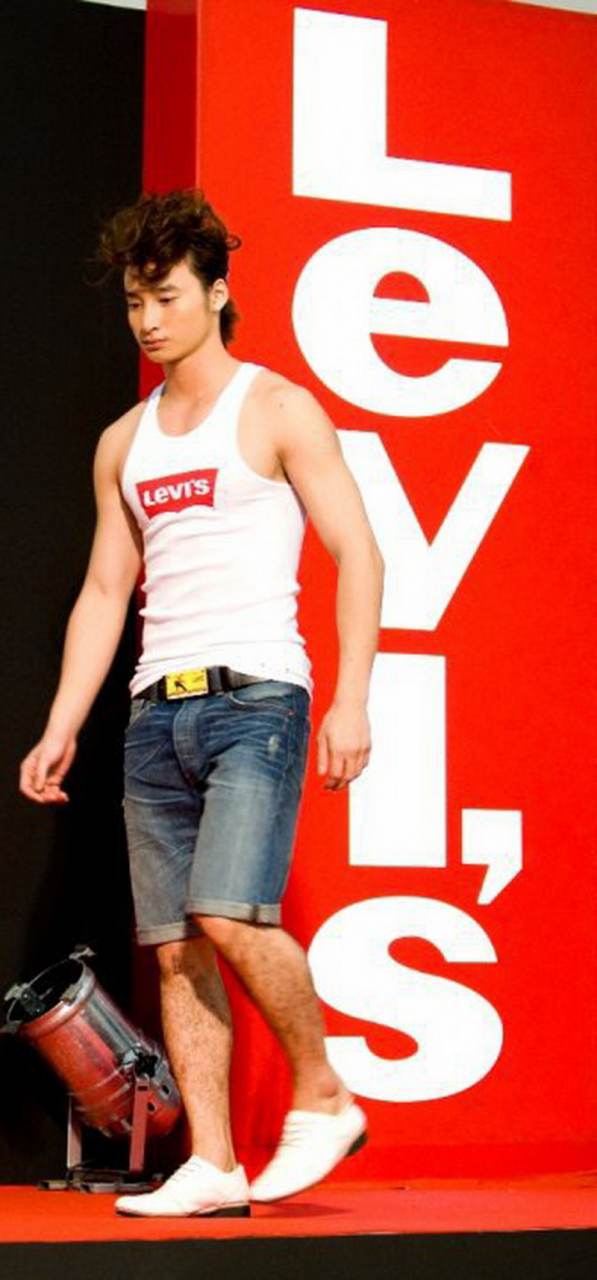 LEVI'S 501 MAN SEARCH - THAILAND (2)