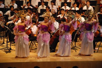 รำร้องกัน