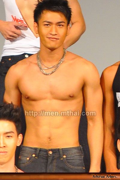 รวมช็อต ฉีกเสื้อโชว์ล่ำ ของ 10 หนุ่ม men's health2010