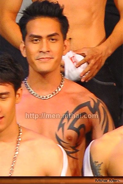 รวมช็อต ฉีกเสื้อโชว์ล่ำ ของ 10 หนุ่ม men's health2010