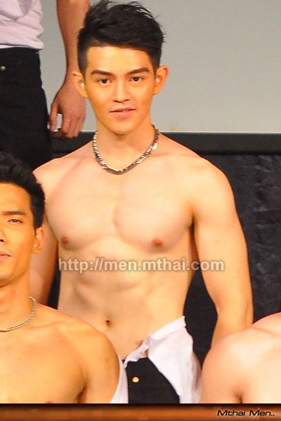 รวมช็อต ฉีกเสื้อโชว์ล่ำ ของ 10 หนุ่ม men's health2010
