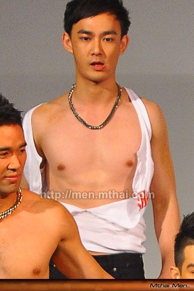 รวมช็อต ฉีกเสื้อโชว์ล่ำ ของ 10 หนุ่ม men's health2010