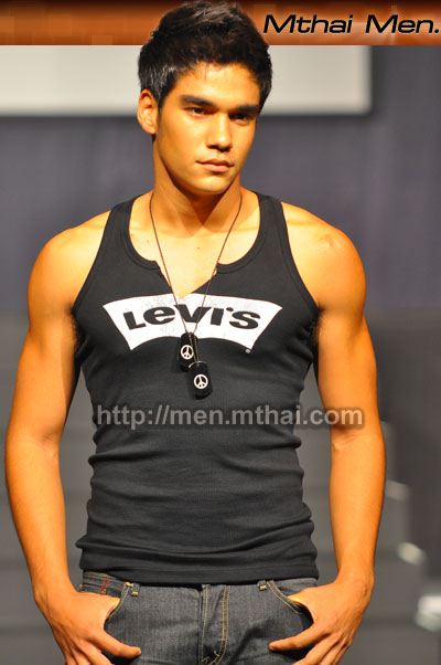 แฟชั่น กางเกงยีนส์ ลีวาย [Levi's] จากเวที Men's Health