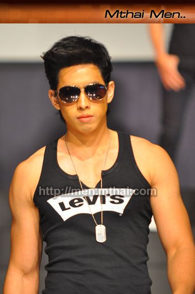 แฟชั่น กางเกงยีนส์ ลีวาย [Levi's] จากเวที Men's Health