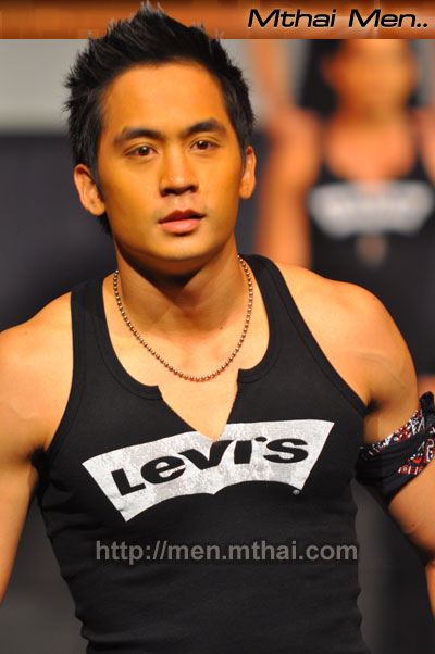 แฟชั่น กางเกงยีนส์ ลีวาย [Levi's] จากเวที Men's Health