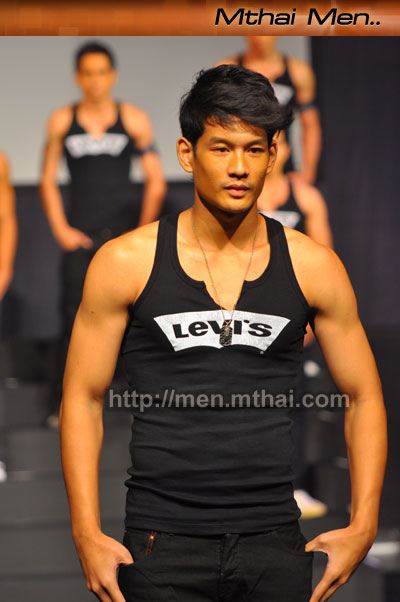 แฟชั่น กางเกงยีนส์ ลีวาย [Levi's] จากเวที Men's Health