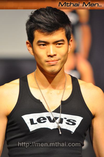 แฟชั่น กางเกงยีนส์ ลีวาย [Levi's] จากเวที Men's Health