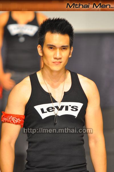 แฟชั่น กางเกงยีนส์ ลีวาย [Levi's] จากเวที Men's Health