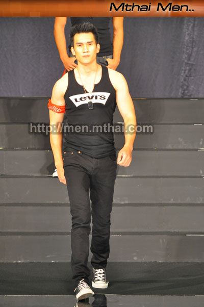 แฟชั่น กางเกงยีนส์ ลีวาย [Levi's] จากเวที Men's Health