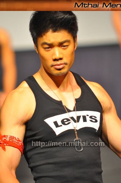 แฟชั่น กางเกงยีนส์ ลีวาย [Levi's] จากเวที Men's Health