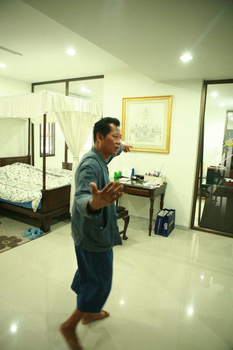 เยี่ยมเยียนบ้าน อาจารย์เฉลิมชัย โฆษิตพิพัฒน์