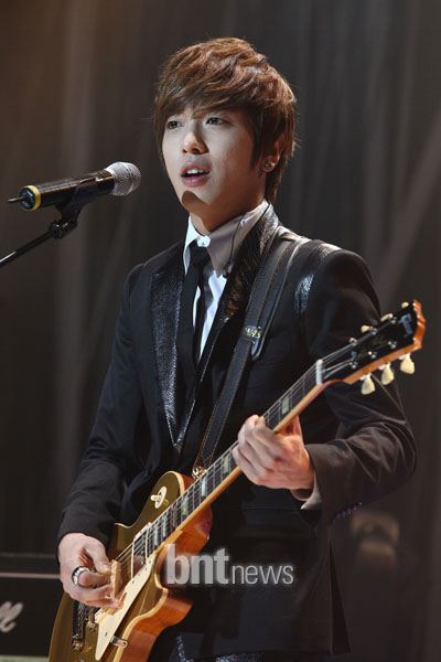 Jung Yong Hwa  CN Blue