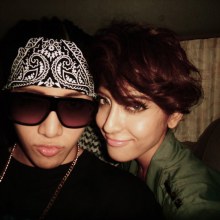 Pic.ไมค์ และเหล่าผองเพื่อนหลังเวทีคอนเสิร์ต พอนด์