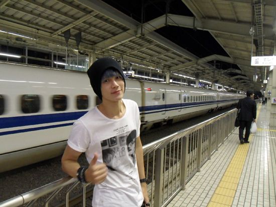 โยชิ&rdquo; พักไมค์หล่อใส ทัวร์ไกลถึง &ldquo;ญี่ปุ่น-เกาหลี