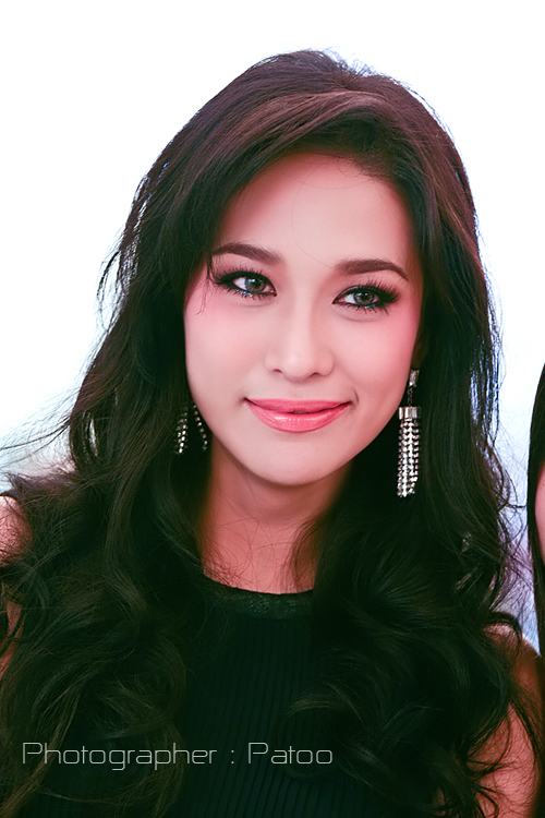 พลอย  สวยคมบาดใจ