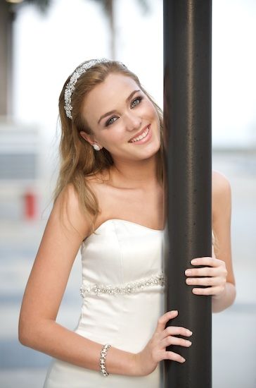 Mariana Vicente  ผู้หญิงคนแรกที่ไปยืนเป็น TOP15 Miss universe2010สวยสง่ามาก