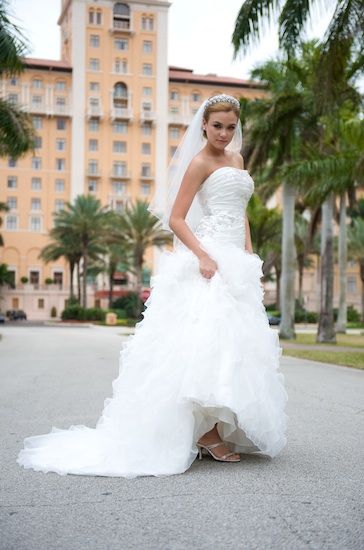 Mariana Vicente  ผู้หญิงคนแรกที่ไปยืนเป็น TOP15 Miss universe2010สวยสง่ามาก