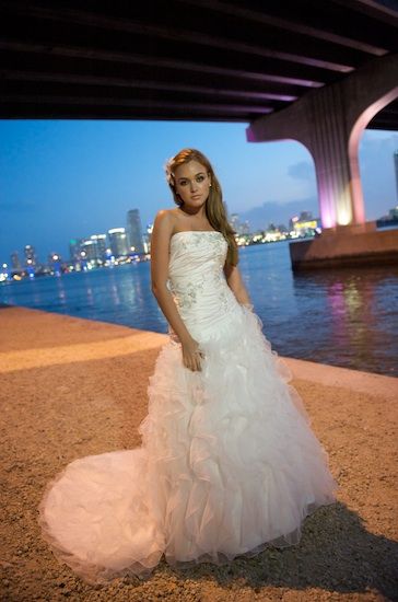 Mariana Vicente  ผู้หญิงคนแรกที่ไปยืนเป็น TOP15 Miss universe2010สวยสง่ามาก